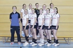 Evelyne Renggli, Pia Bär, Chiara Burri, Miriam Burri, Sandra Furrer in der hinteren Reihe, vorne Marco Scherer (Trainer), Eszter Steimann-Szabo, Fabienne Mahler, Karin Albisser, Corina Odermatt, Anne Dürkes (es fehlt Aline Niederberger).