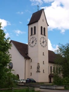 Für die Kirche St. Joseph in Perlen wurde am 18. Juli 1938 der Grundstein gelegt. 1996 wurde sie einer eingehenden Renovation unterzogen.