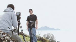 Luca Schwarz (links) und Melo bei den Dreharbeiten für das Finanzierungsvideo auf der Seebodenalp.