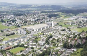 Hier – auf dem Bild zu sehen zwischen Schindler-Turm und Autobahnausfahrt Buchrain – entsteht das grösste Einkaufszentrum der Zentralschweiz, die «Mall of Switzerland». air-view® Schumacher, www.air-view.ch
