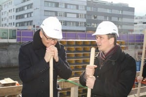 Gemeindepräsident Daniel Gasser freut sich auf den neu entstehenden Gemeindehausplatz.