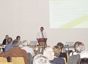 Der Finanzvorsteher und Vertreter des Buchrainer Gemeinderats Patrick Bieri erläutert den Voranschlag. Bild Robert Schütz