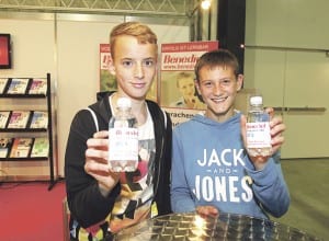 Im Bild: Auch Michael Wigger (14) und Pascal Krohn (13) besuchten letzte Woche den zebi-Stand der Bénédict-Schule Luzern. (Bild apimedia)