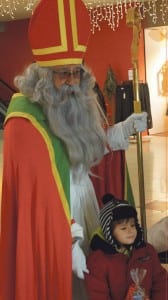 Voller Erwartung und Anspannung schauten vor allem die Kleinsten auf die süssen Geschenke vom Samichlaus.