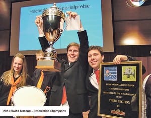 Die BBA darf den Wanderpokal nach knapp 50 Stunden wieder in ihren Reihen begrüssen. Den 2. Rang holte sich die Jugend Brass Band Michelsamt. Foto: Schweizerischer Brass Band Verband