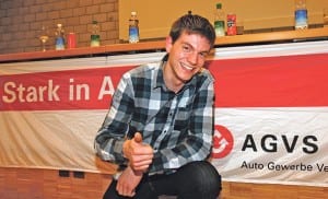 Darf sich ab sofort «Automobildiagnostiker FA» nennen:  Dominique Riedweg aus Inwil. Bild apimedia.