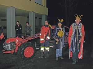 Ankunft des Zunftmeisterpaars im Spezialfahrzeug. Bilder Ruth Kocherhans