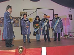 Übergabe der Insignien: Zunftpräsident Max Hess, Martha I., Sabine I., Max III., Schnidi I.