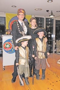 «Martin I.» alias Martin Aregger, mit Gattin Eveline und den Kindern Lionel (8) und Levin (5).