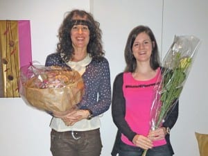 Erhielten Blumen: Sonja Birrer und Martina Schöpfer. Bild zVg.