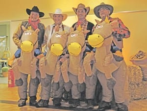Hoch zu Pferd: Lt Remo Bucher, Lt Daniel Graf, Wm Mirco Bieri und Lt Alex Bernet.