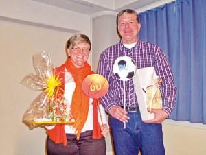 Silvia Herzog und Peter Isenschmid, für 20 bzw. 10 Jahre im Vorstand geehrt.