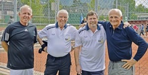 Sieger im Herrendoppel: Walter Rimann und Sepp Kronsteiner mit Finalgegnern Joe Camenzind und Werner Heer (v.l.).