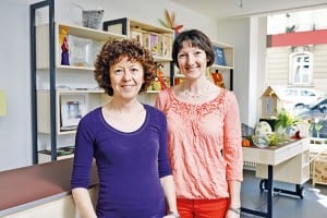 Pia Duff und Gabriela Sigrist führen den Brändi-Shop in Luzern und sorgen für eine ansprechende Präsentation des Sortiments.