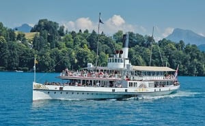 Das Dampfschiff Uri unterwegs durch den Frühling. Bild zVg.