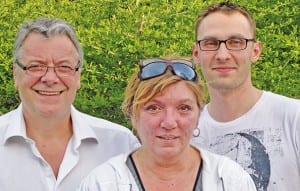 Die «Rontaler Bierfründe»-Vorstandsmitglieder Uwe Plambeck, Rene Deubner und Isa Veraguth. Bild zVg.