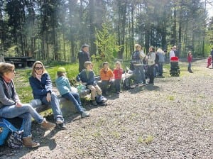 Gemütliches Beisammensein und schon mal etwas aus dem Nest schnausen. Bilder Béatrice Heinzer.