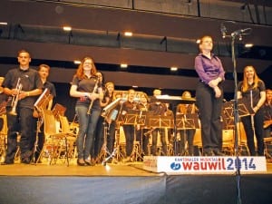 Dirigentin Martina Schwegler --Chiappori geniesst mit der Jugendmusik Inwil den verdienten Applaus. Bild zVg.