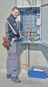 20_Yanik-Burch_Elektronistallateur