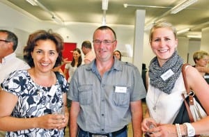 Zu Gast am Unternehmerabend der Stiftung Speranza: (v.l.) Maria Kienholz, Sepp Schriber (beide Adligenswil) sowie Gabriela Thalmann von Schindler Berufsbildung in Ebikon. (Bild apimedia)