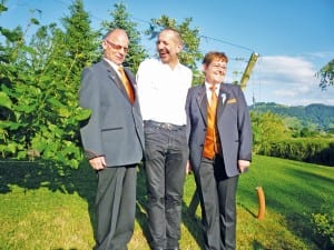 Präsident Walter Troxler (Mitte) dankte Martin Pally und Doris Luthiger für die Treue zum Verein. Bild Franz Studer.
