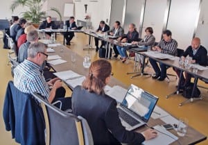 Die Mitglieder der Spezialkommission vereinbaren die nächsten Sitzungstermine. Bild zVg.