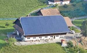 Solarpreis 2014 für die 580-Quadratmeter-PV-Dachanlage auf der Scheune Meggerhorn. Bild zVg.