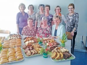 Die Senioren-Kontaktgruppe mit (unten) Edith Rava, Sylvia Tanner, Annemarie Kaufmann und (oben) Marianne Erb, Heidi Trachsel, Karin Schäfer, Margrit Schürmann, Margrit Lötscher und Christa Waltenspül. Auf dem Bild fehlen Marlis Meier und Edtih Lustenberger, welche diese Gruppe seit 2005 geleitet hat. Bild zVg.