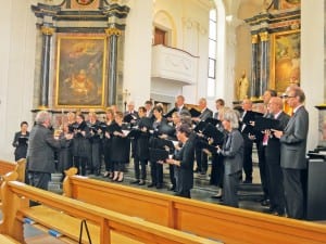 Der Sankt-Martins-Chor singt in der Pfarrkirche Adligenswil. Bild zVg.