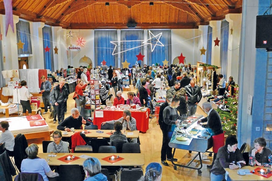 Weihnachtsmarkt in der Arena.