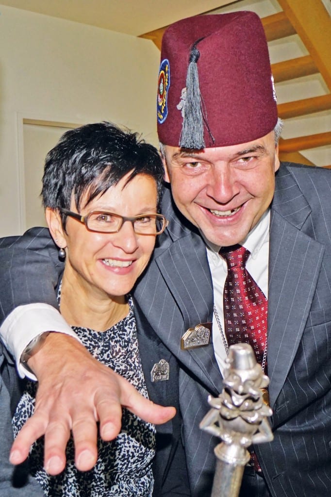 Zunftmeisterempfang am 11.11.2014. Griff nach dem Zepter, mit Ehefrau Gaby Stübi.