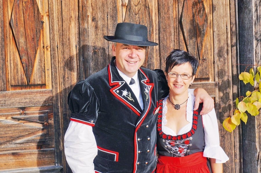 Mottogerecht im Alpenlook –  mit Ehefrau Gaby Stübi.