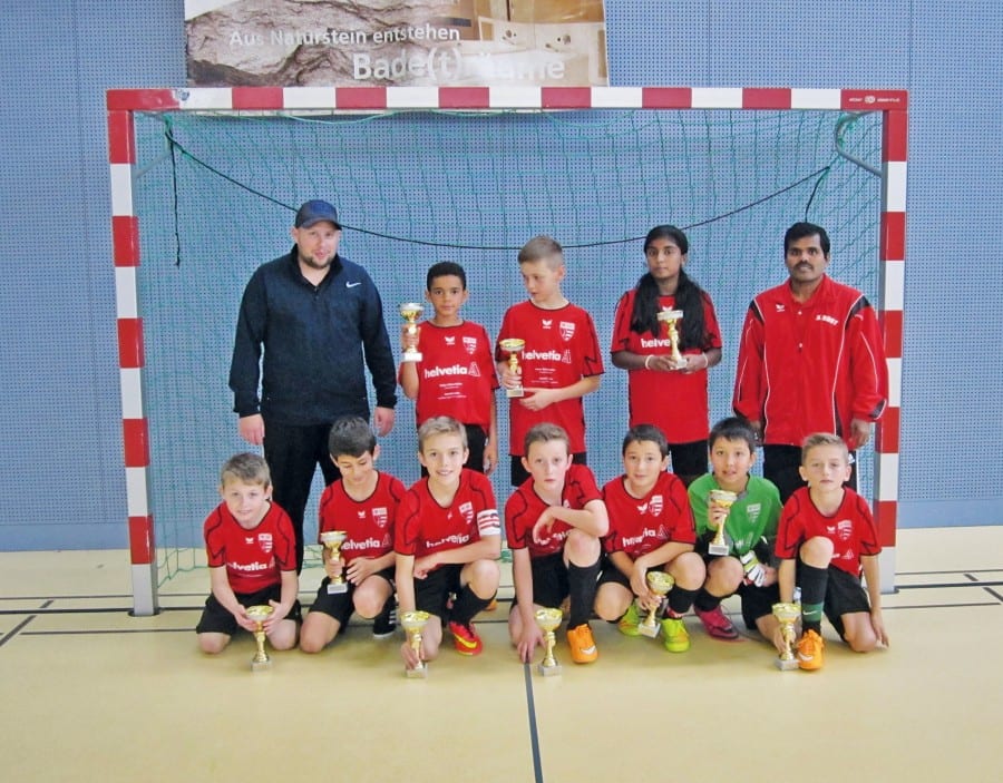 Die Rooter Ea-Junioren mit den Trainern Cassian Bucher und Murali Thanabalasingam wurden ausgezeichnete Zweite in ihrer Kategorie.