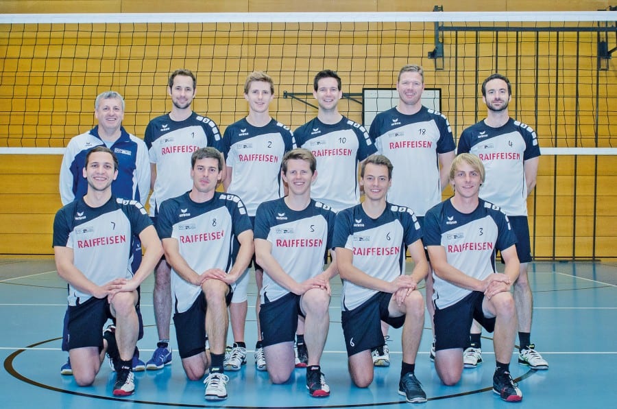 Herren 1-Team in der Saison 2014/15 mit Coach Urs Triebold, Raphael Rey, Marco Scherer, Flavio Wirth, Norbert Jost und Reto Fruger (hintere Reihe), sowie André Renggli, Yves Pillonel, Patrick Scherer, Ivo Steinmann und David Troxler (vorne). Es fehlen: Dominik Rey und Samuel Eicher. Bild zVg.