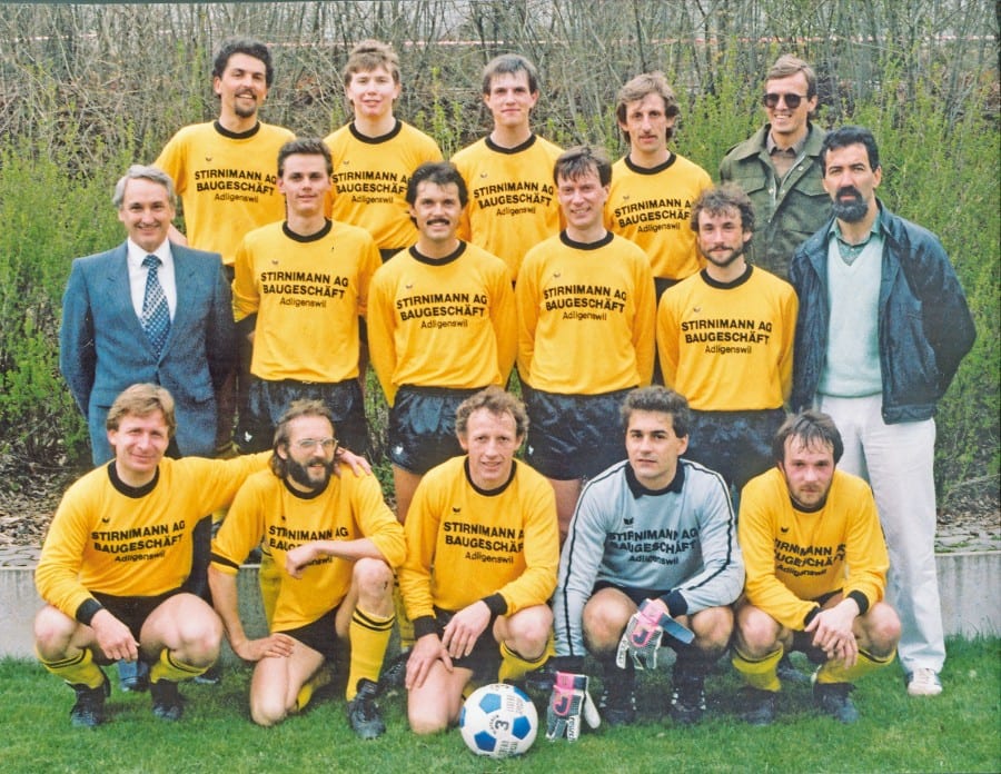 Das FCA-Gründungsteam mit Eugen Imbach, Fredi Odermatt, Adolf Hirschi, René Limacher und Roger Maurer (Reihe kniend von links), Hermann Stirnimann, Marco Bolzern, Thomas Koller, Walter Caprez, Mauro Tamburini und Hans Lohri (2. Reihe von links) sowie Reto Lichtsteiner, Armin Müller, Urs Affentranger, Peter Birrer und Ruedi Schneeberger (3. Reihe von links).