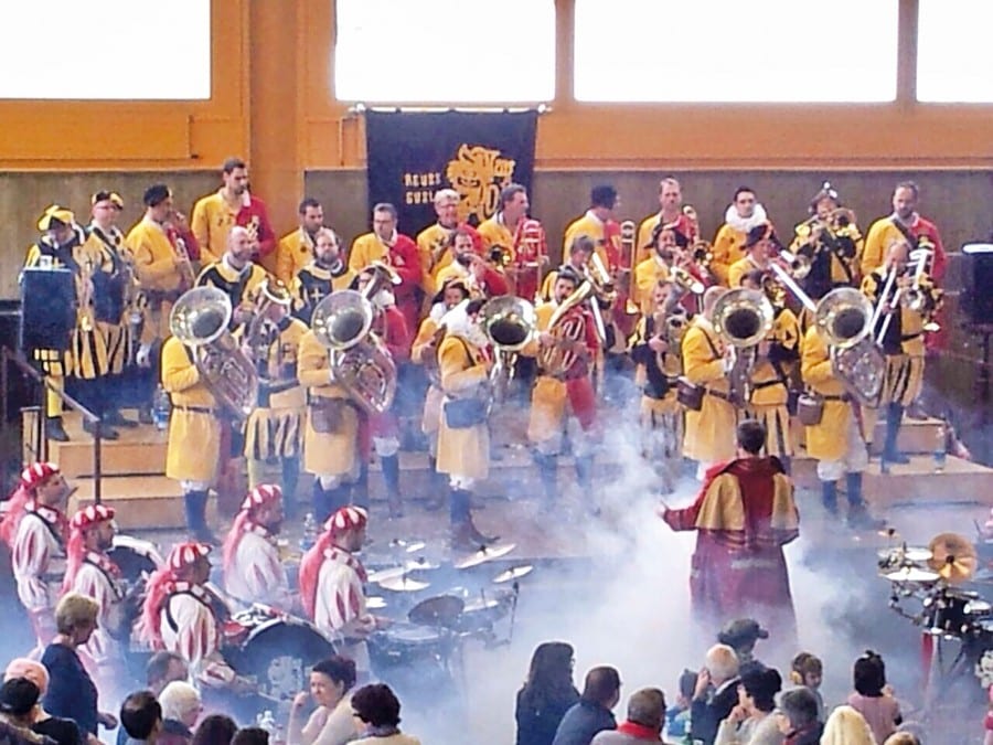 50 «Rüssgusler» leisteten guuggenmusikalische Schwerarbeit in der Wydenhof-Halle. Bild zVg.