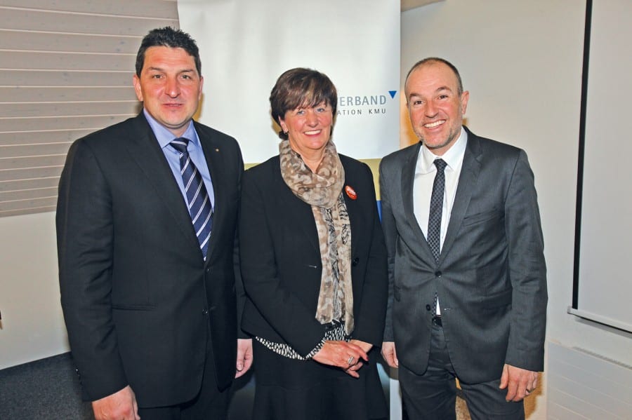 Gewerbeverbandspräsident Roland Vonarburg (links) und die beiden Referenten Ida Glanzmann und Roland Fischer. (Bild apimedia)