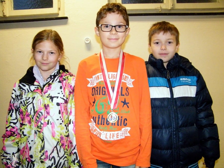 Die Silbermedaillengewinner von der SG Root: Lara Vogel, Gian Flury (Einzelsieger U12) und Silvan Ruckli. Bild zVg.