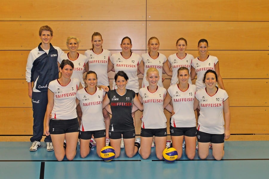 Die erfolgreichen Regionalmeisterinnen haben die Chance auf den Wiederaufstieg in die 1.Liga. Hinten: Marco Scherer (Coach), Estzer Steimann, Kyra Ulrich, Pia Bär, Elina Peter, Rahel Kurmann und Sara Mattmann. Vorne: Sandra Fischer, Stephanie Rey, Jacqueline Schmocker, Antigona Osmani, Fabienne Mahler und Claudia Schmocker.