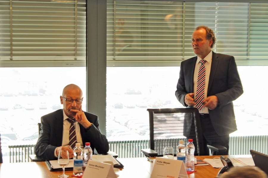 Anton Wechsler und Felix Meyer an der Medienorientierung. Bilder ds.