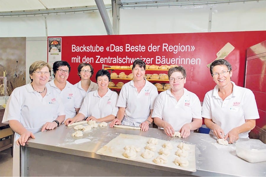 Luzerner Bäuerinnen in der Backstube von «Das Beste der Region».