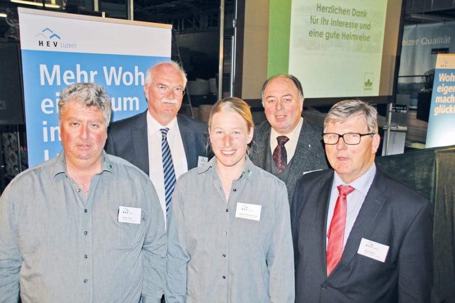 Sie informierten beim HEV Kanton Luzern: Peter Julier, Arno Endres, Sibylle Niederberger, Walter Stucki und Karl Rigert. Bild Kurt Bischof.