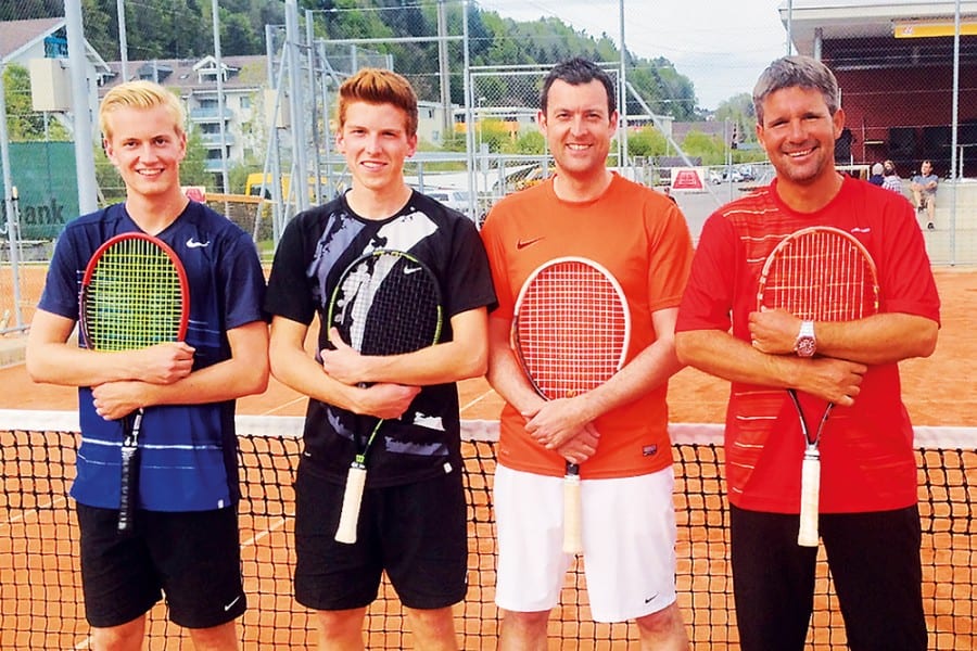 Sieger Herren (v.li.): Fabian Kirchhofer und Silvio Zumstein mit den Finalisten Michael Kälin und André Ruf.