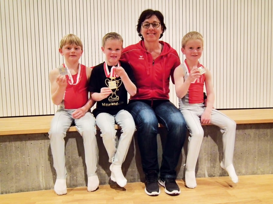 Gruppenfoto mit Yvonne, Ben, Elias und Cyrill.
