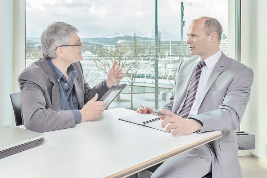 Armin Riebli für die Klubschule Migros Luzern und Markus Schärli, Geschäftsleiter bei rissip, spannen für kombinierte Firmenschulungen zusammen. Bild zVg.