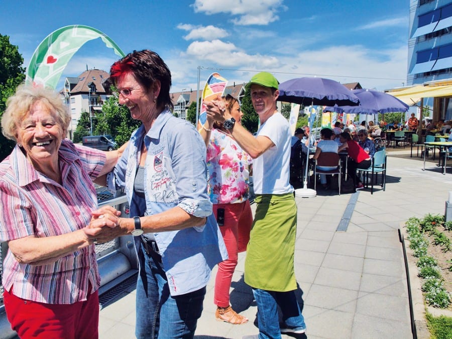Beim Sommerfest tanzten und feierten die Anwesenden ausgiebig.