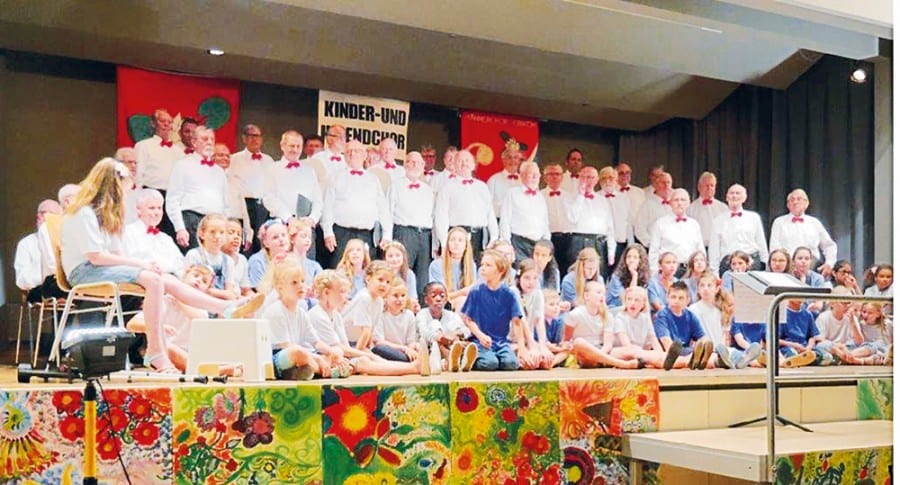 Allen machtze es Spass: Männerchor mit Kinder- und Jugendchor Ebikon.