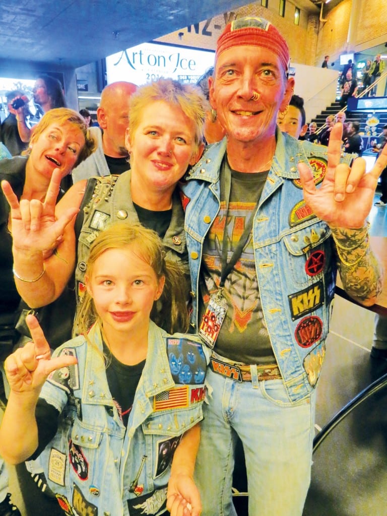 Die perfekte KISS-Familie aus Buchrain: Johnny Gmünder mit Freundin Andrea Troxler und Tochter Simona.
