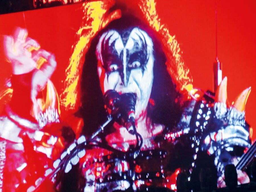 Gene Simmons während des Live-Auftrittes am 10. Juni im Hallenstadion. Alle Bilder Mario P. Hermann.