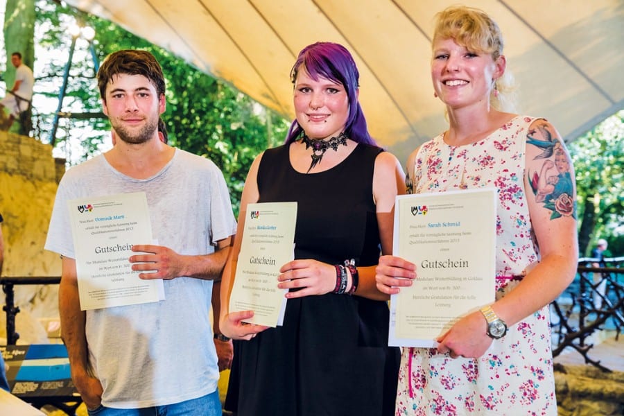 Lehrabschlussfeier Malerinnen und Maler: Bestnoten für Dominik Marti, Monika Gerber und Sarah Schmid. Bild Stefano Schröter.